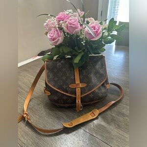 Authentic Louis Vuitton Monogram Saumur 30 1992 Cross body purse